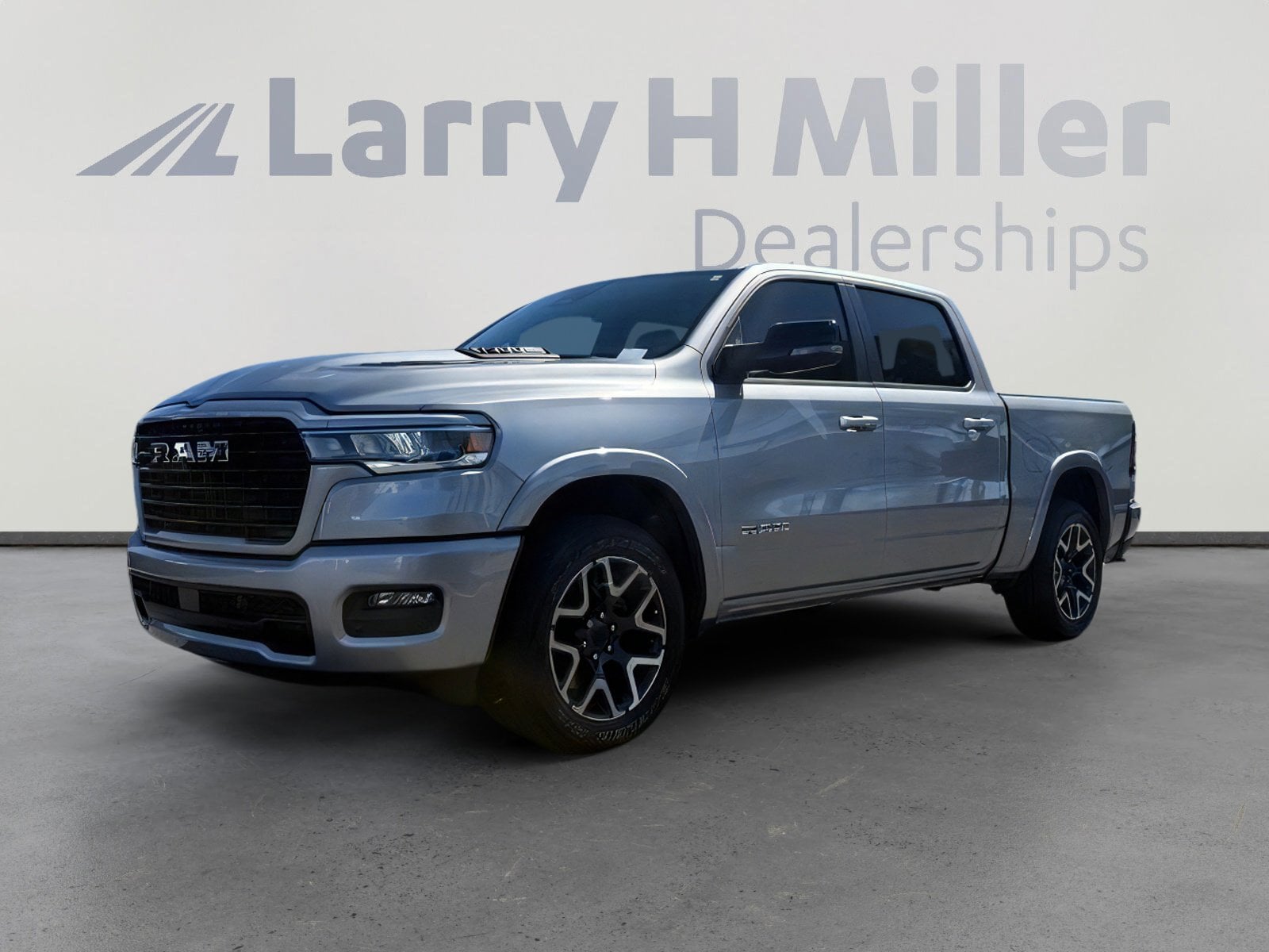 2025 RAM 1500 Laramie 4x4 Crew Cab 5'7's photo