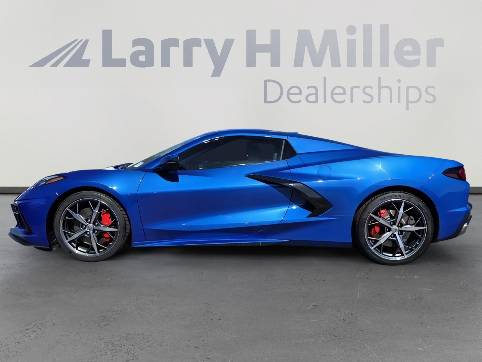 2022 Chevrolet Corvette 2LT Convertible photo 2