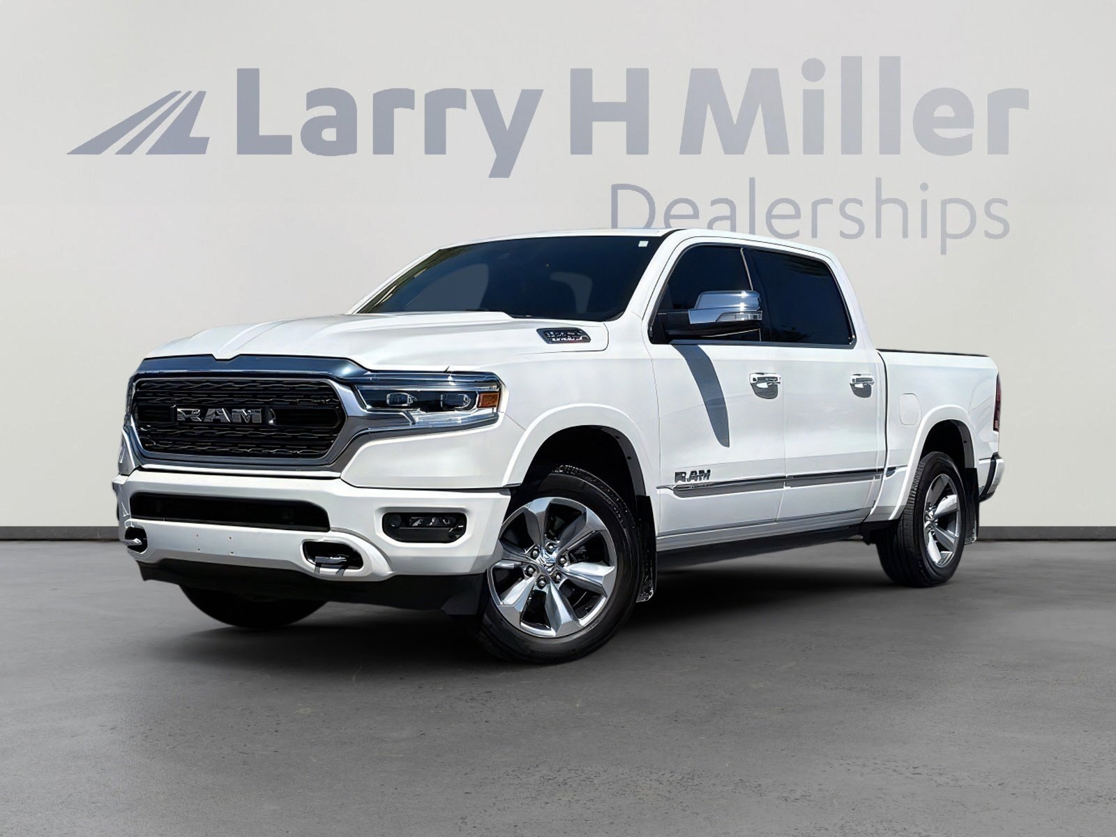 2022 RAM 1500 Limited 4x4 Crew Cab 5'7's photo