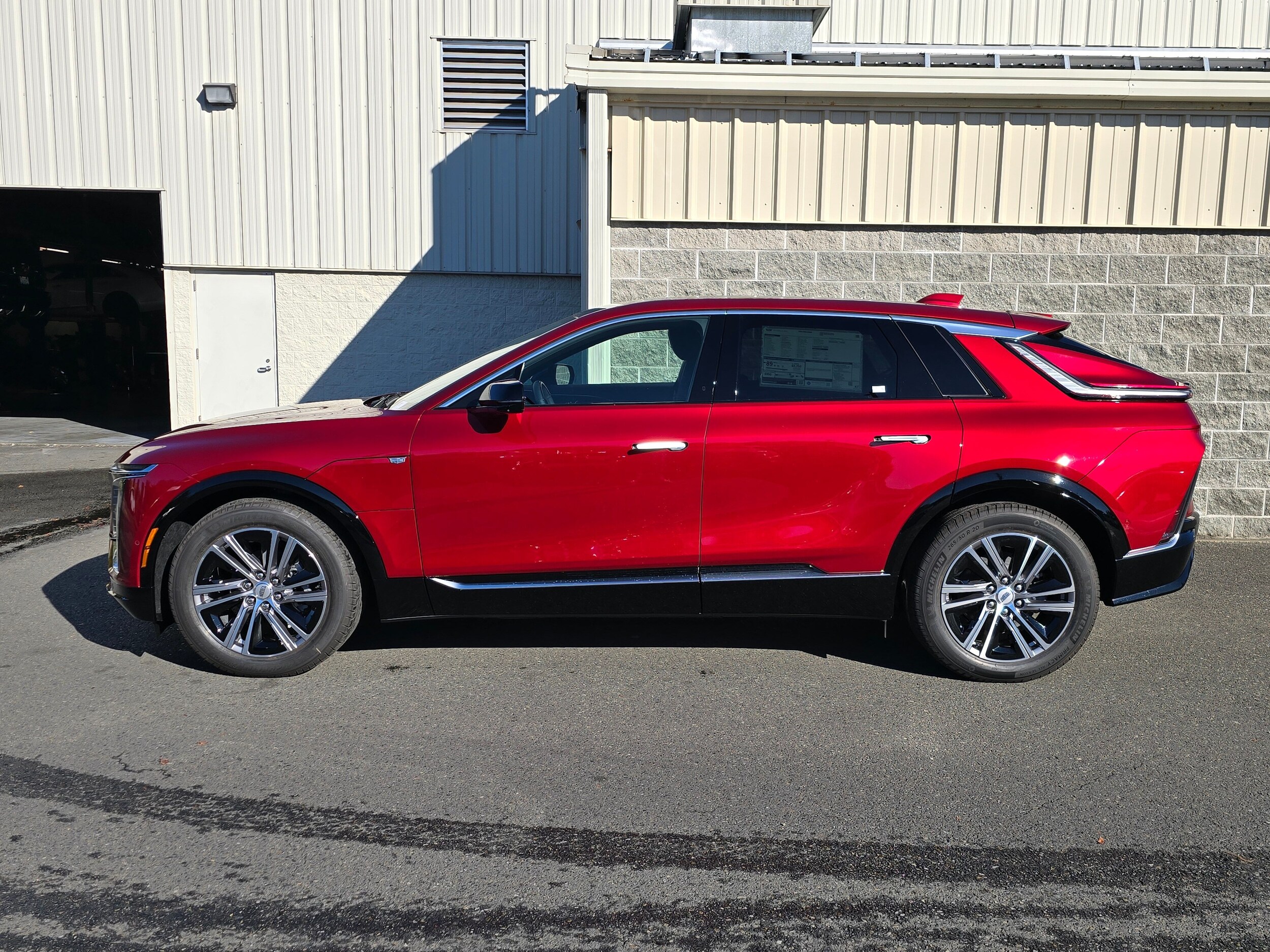 2026 Cadillac Lyriq Luxury photo 2