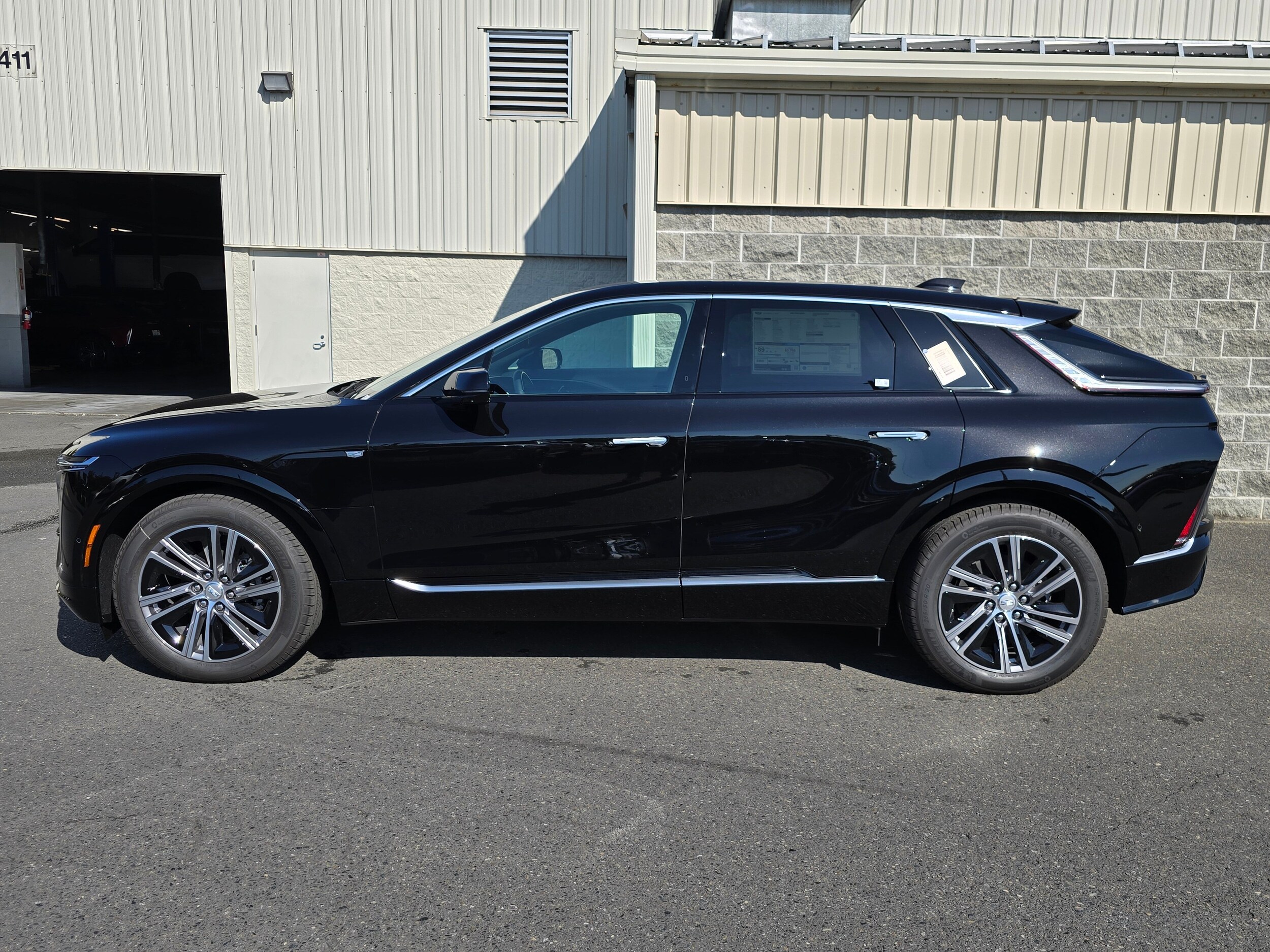 2026 Cadillac Lyriq Luxury photo 2