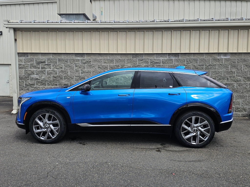 New 2026 CADILLAC OPTIQ Luxury SUV