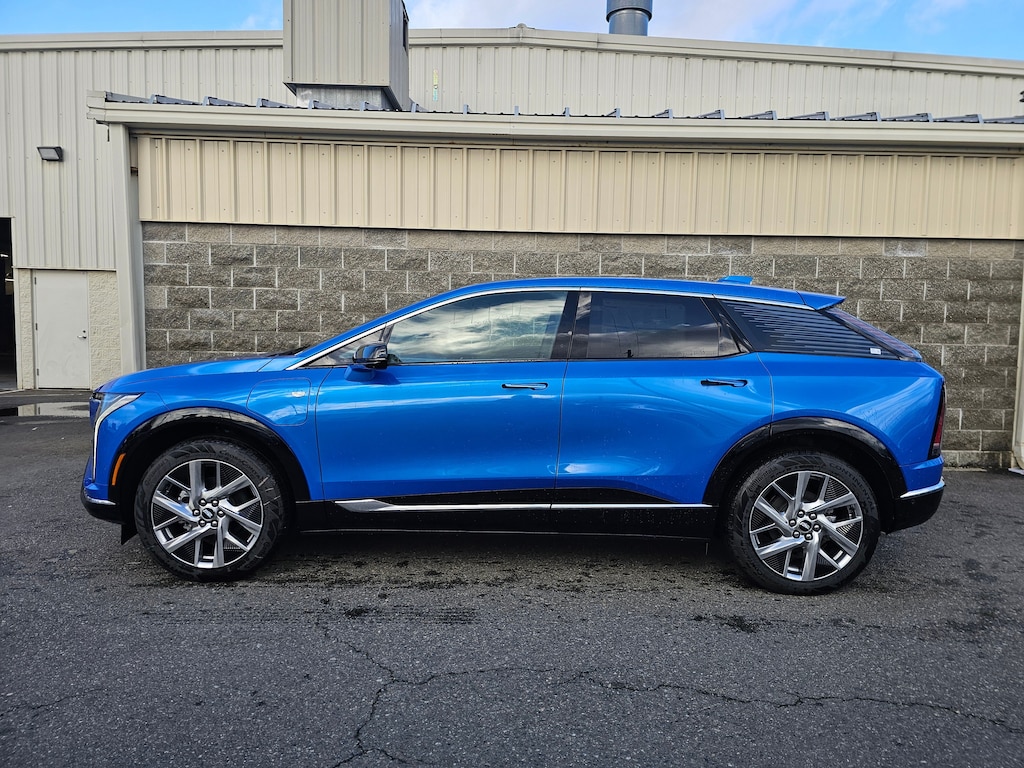 New 2026 CADILLAC OPTIQ Premium Luxury SUV