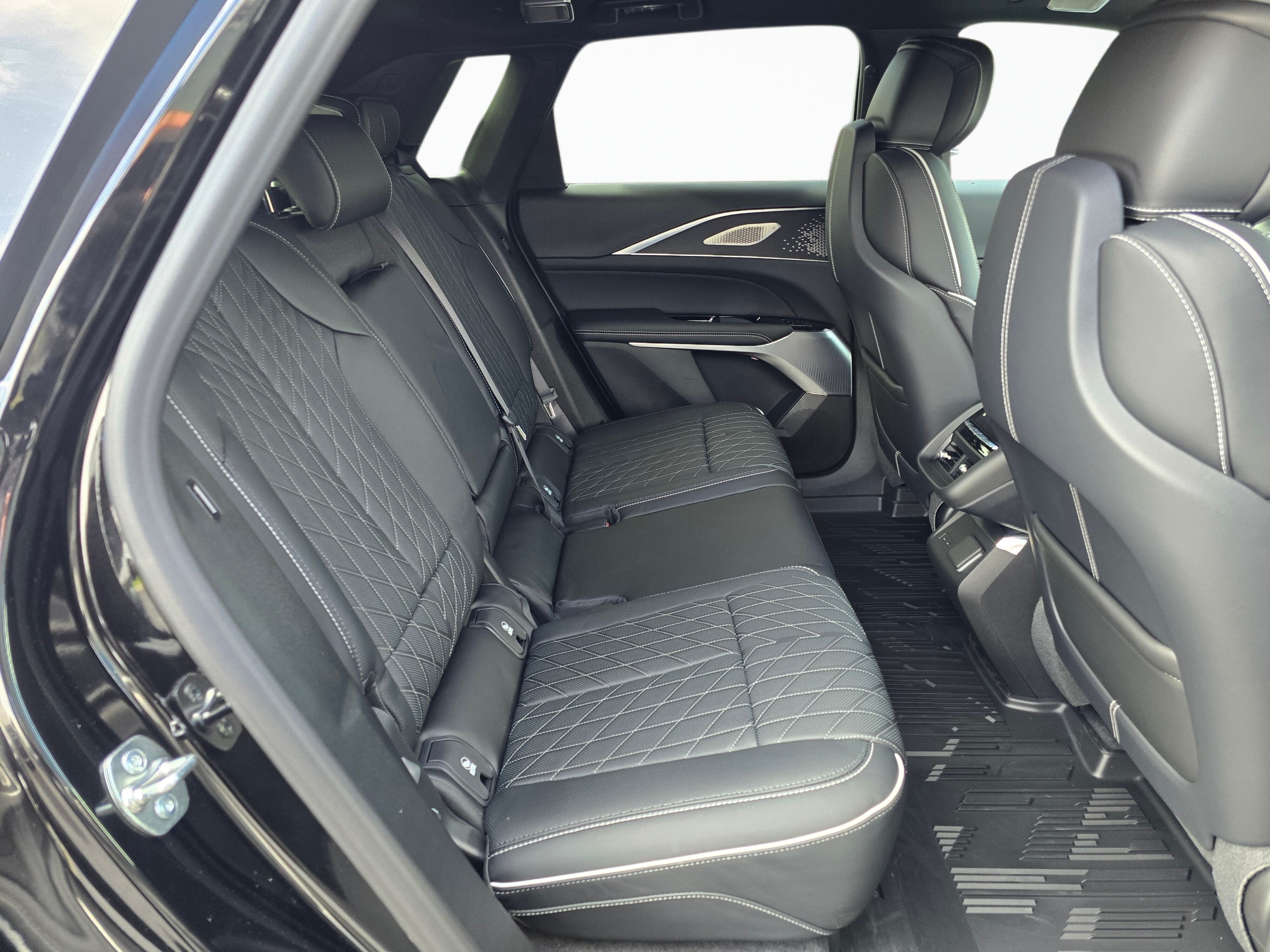 2027 Cadillac LYRIQ Signature Sport - Photo 24