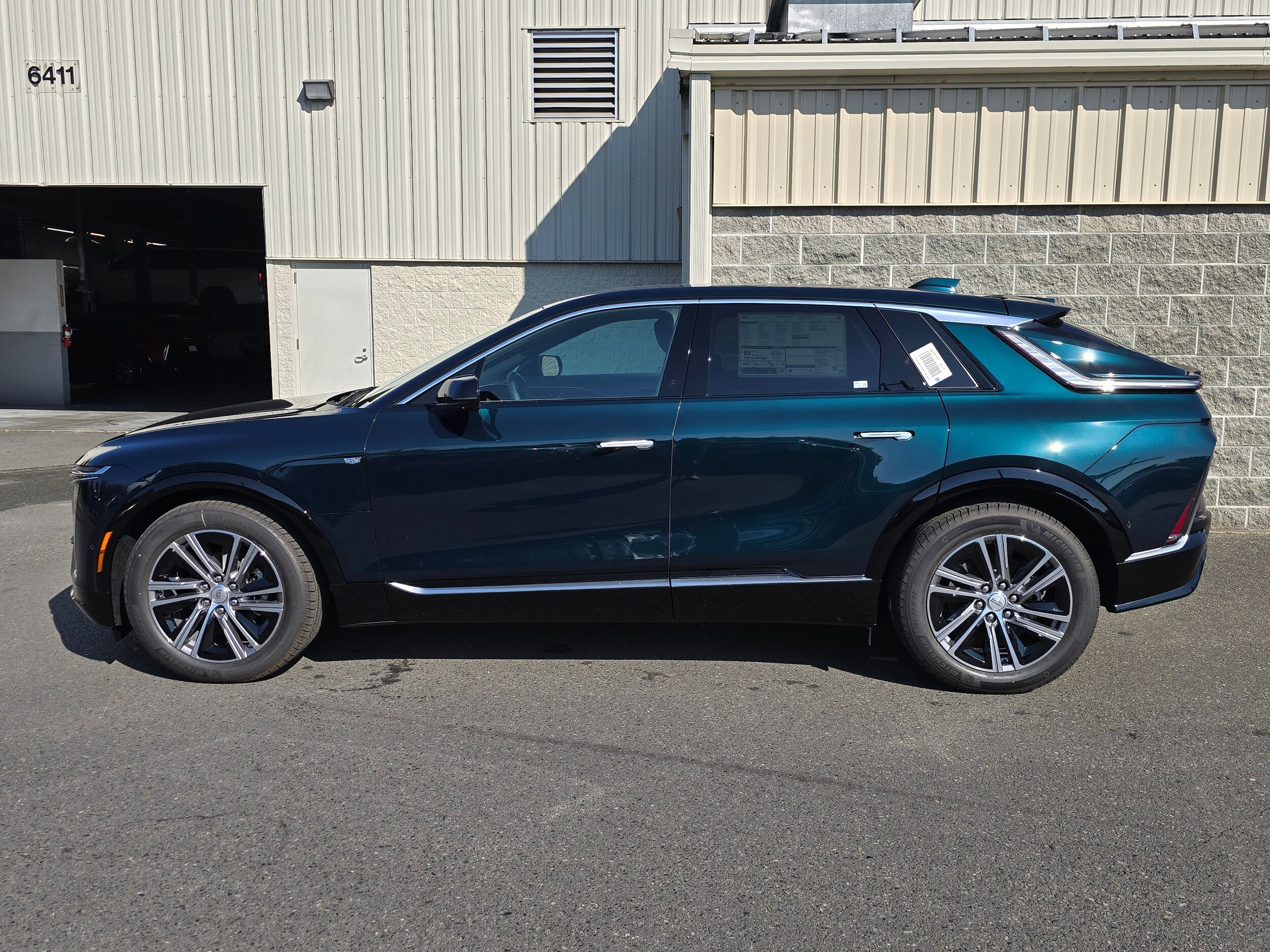 2026 Cadillac Lyriq Luxury photo 2