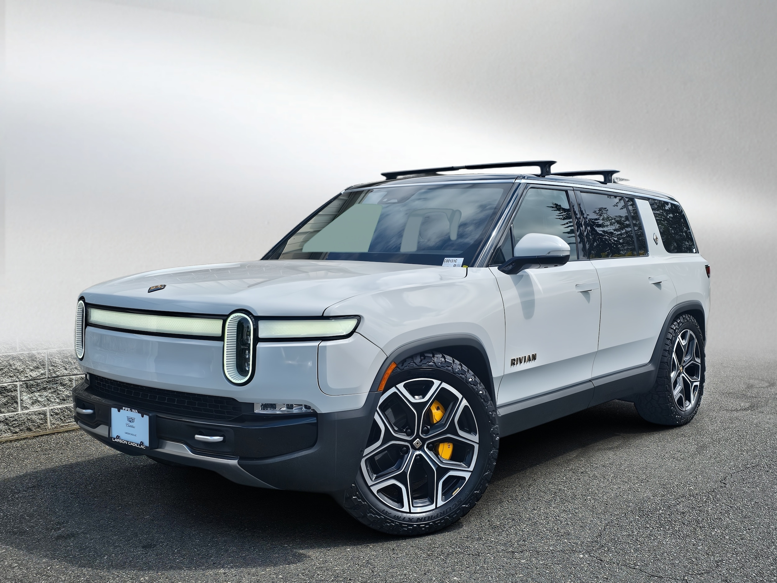 2023 Rivian R1S Adventure Quad-Motor Large Pack's photo