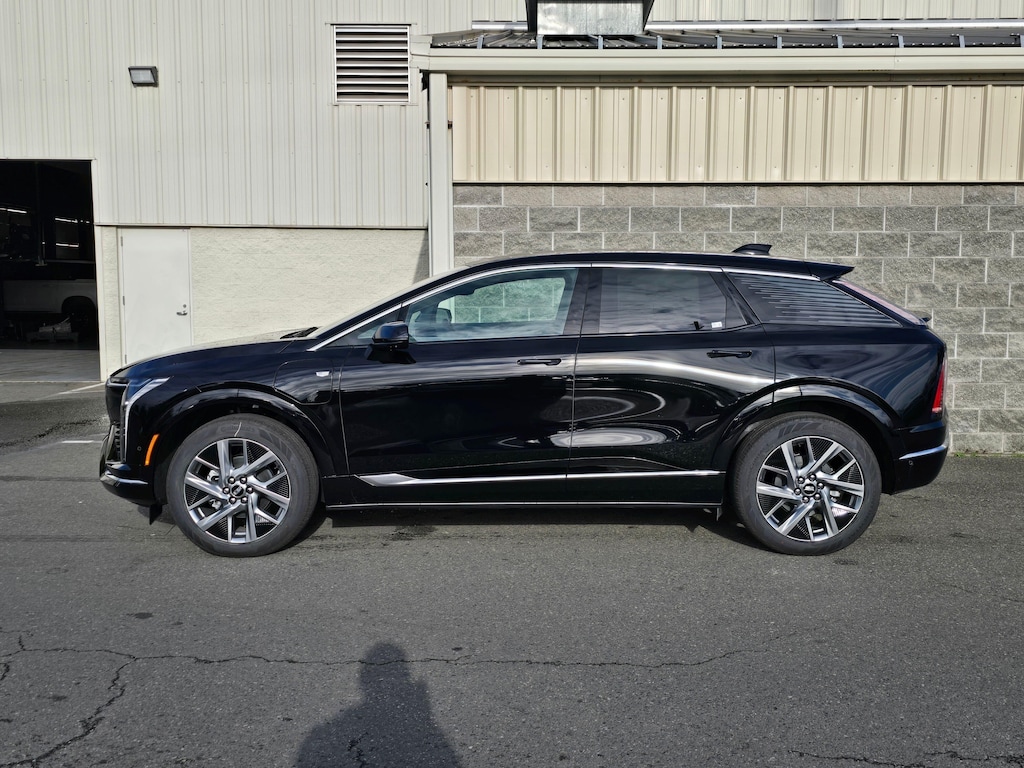 New 2026 CADILLAC OPTIQ Luxury SUV