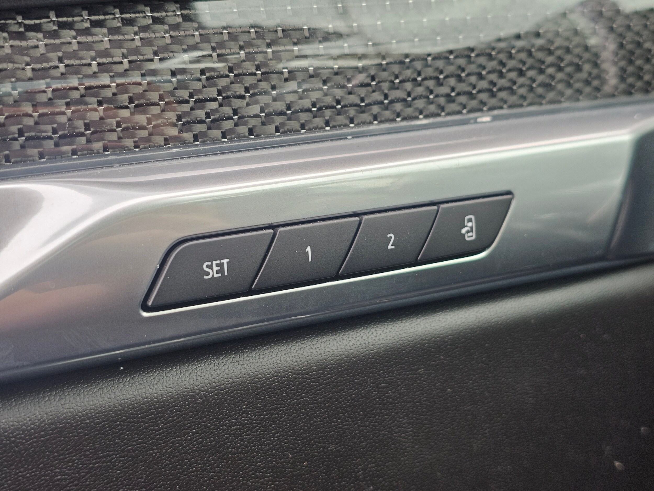 2025 Cadillac Escalade V-Series - Photo 32