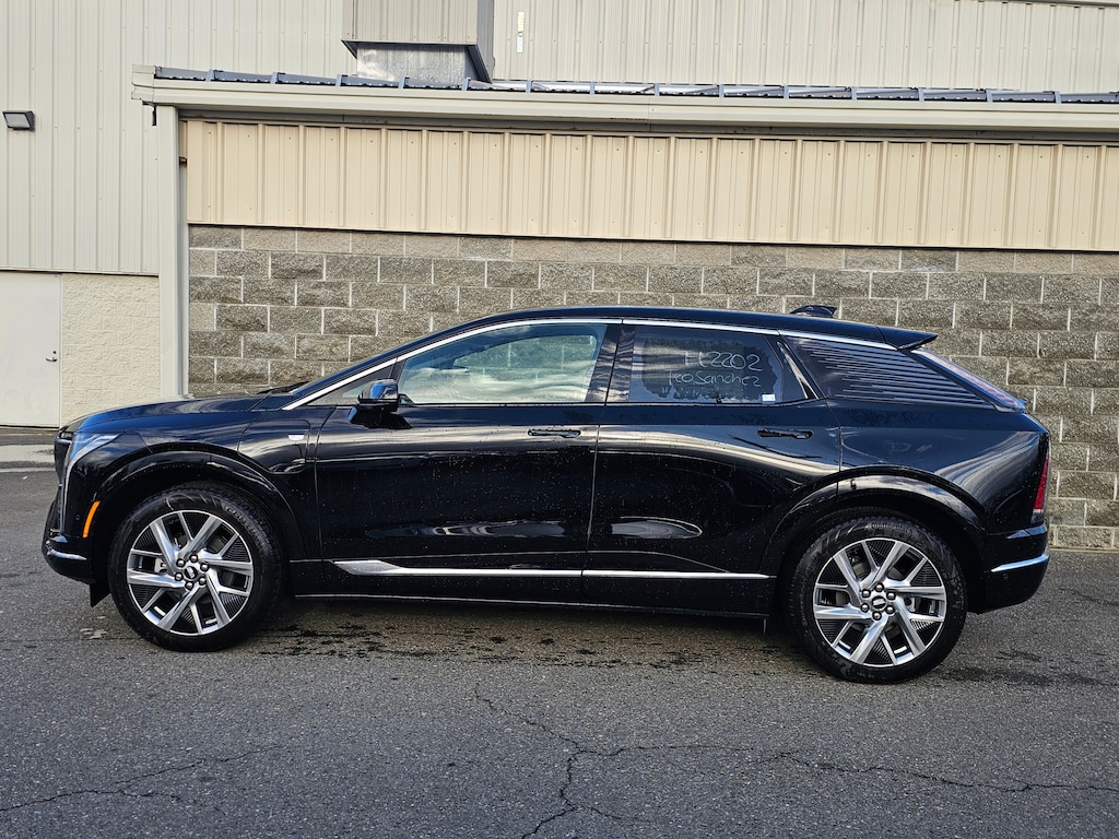 New 2026 CADILLAC OPTIQ Luxury SUV