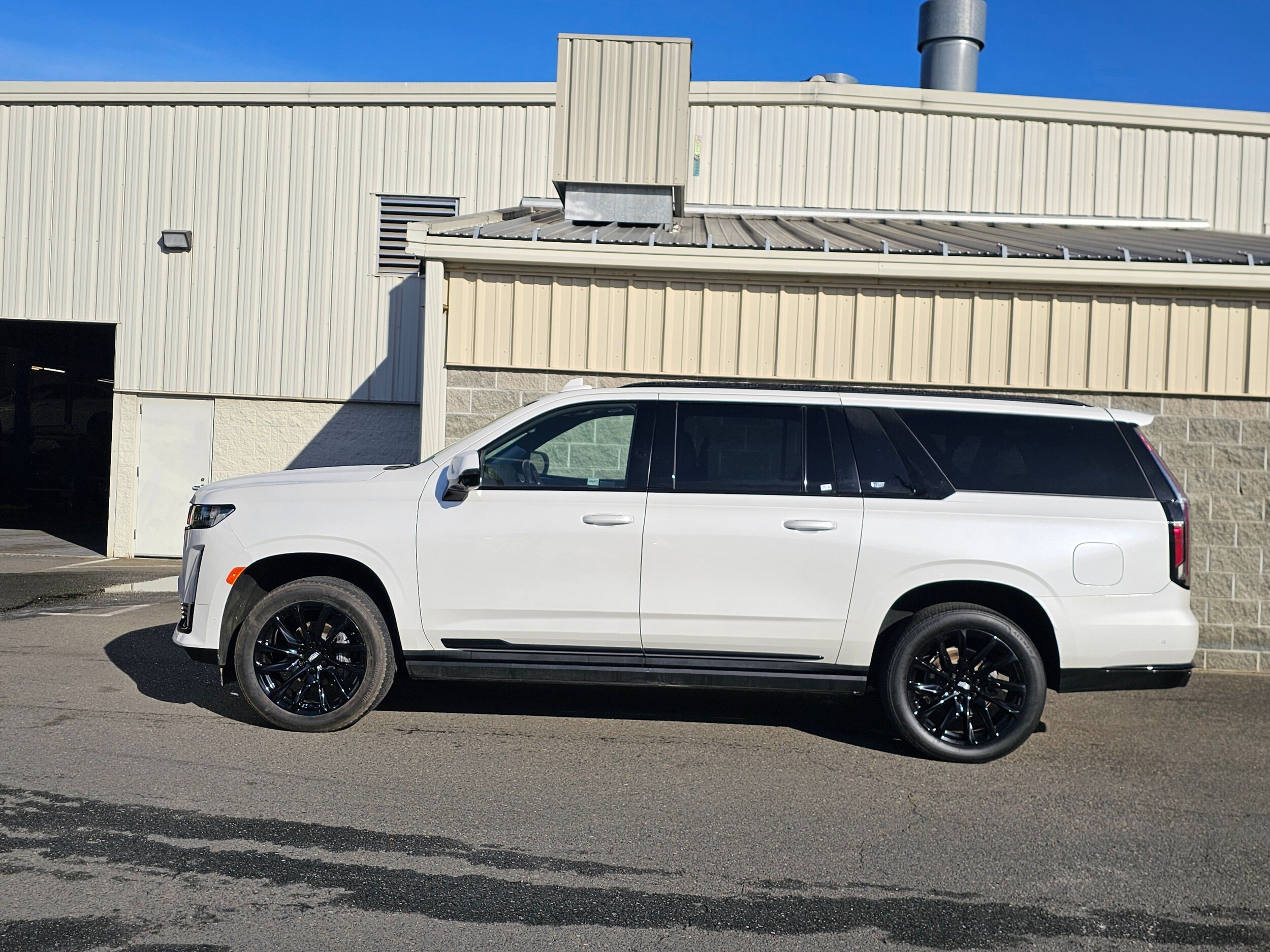 2023 Cadillac Escalade ESV Sport Platinum photo 2