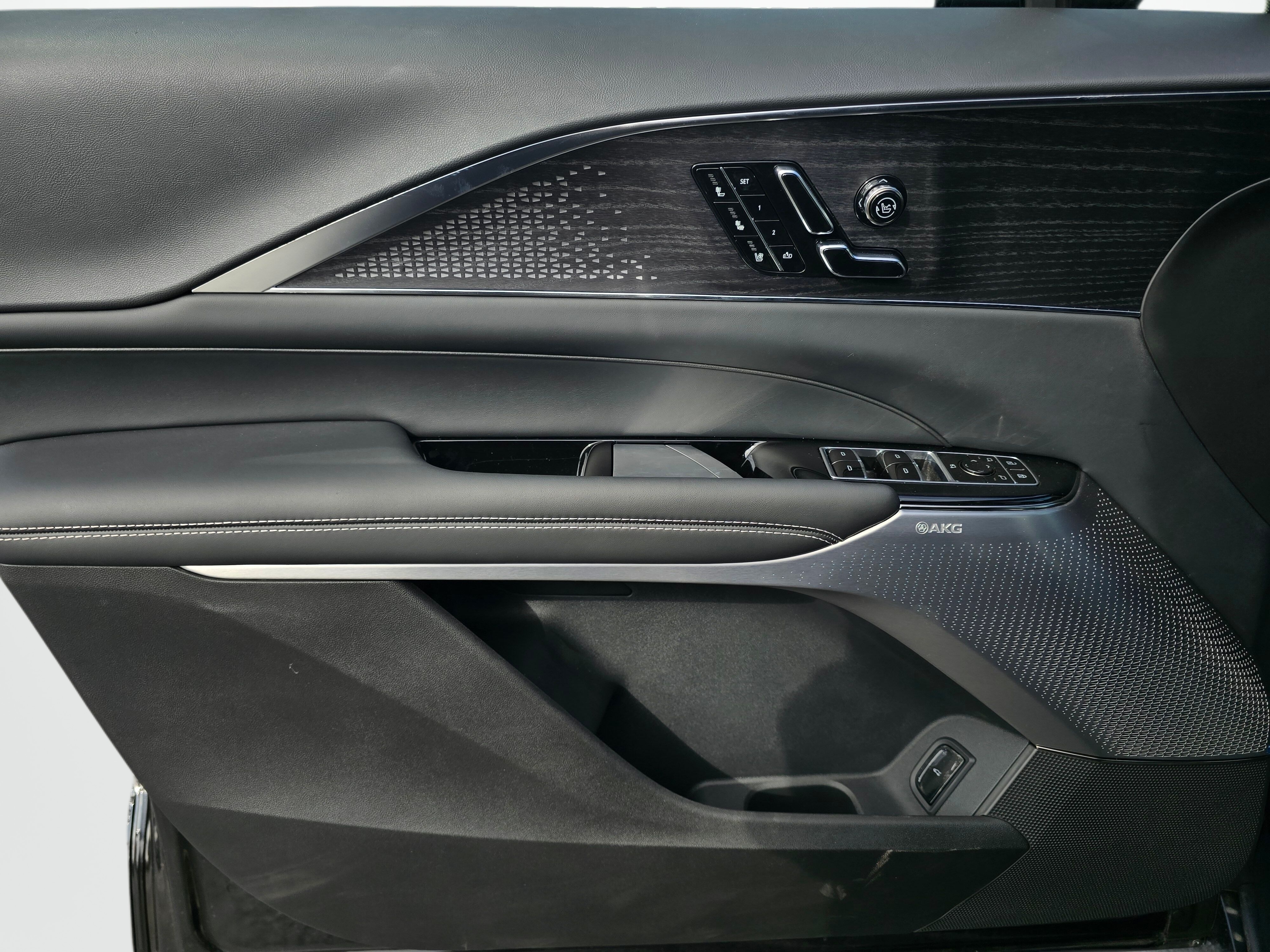 2027 Cadillac LYRIQ Signature Sport - Photo 17