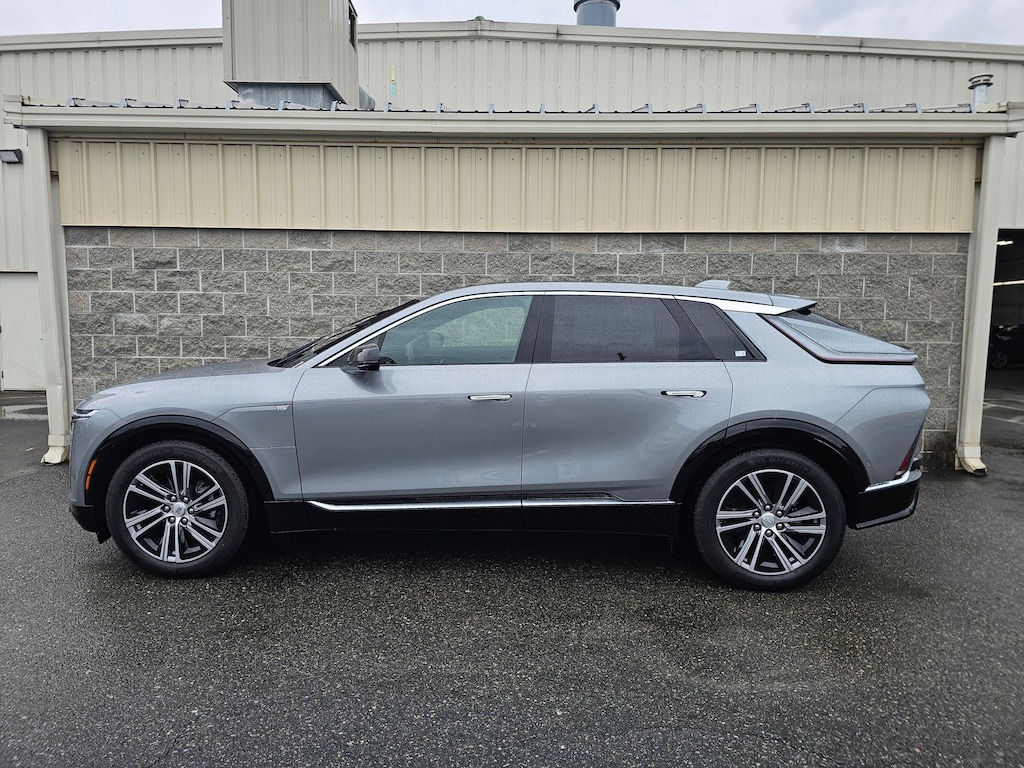 New 2026 CADILLAC LYRIQ Luxury SUV
