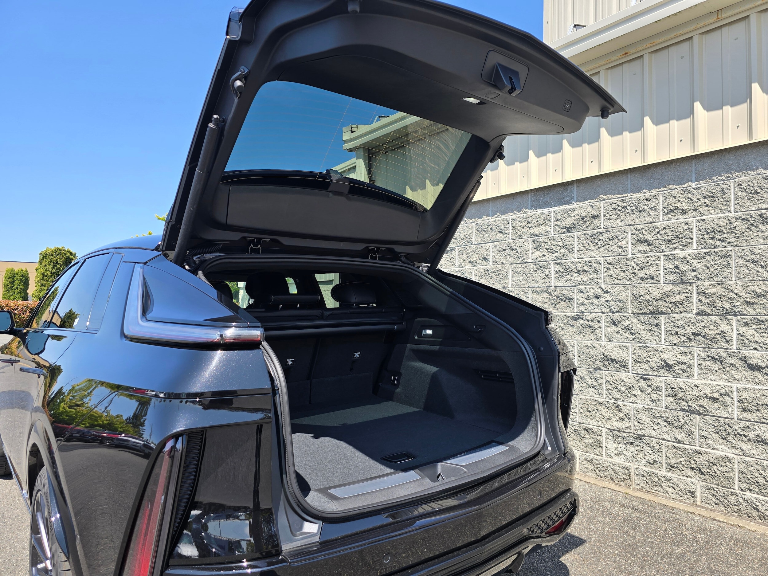 2026 Cadillac LYRIQ V Premium - Photo 7