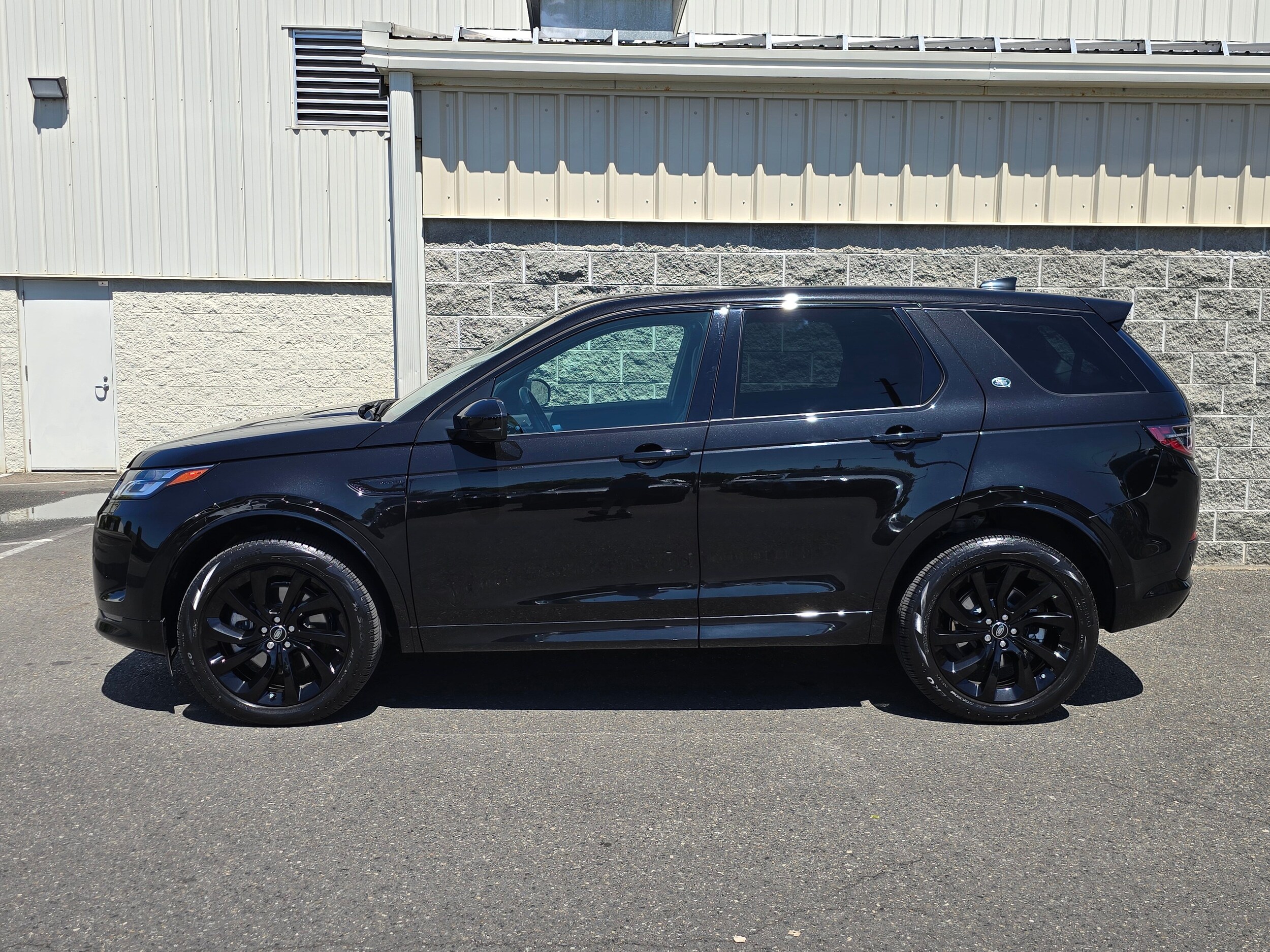 2023 Land Rover Discovery Sport S R-Dynamic photo 2