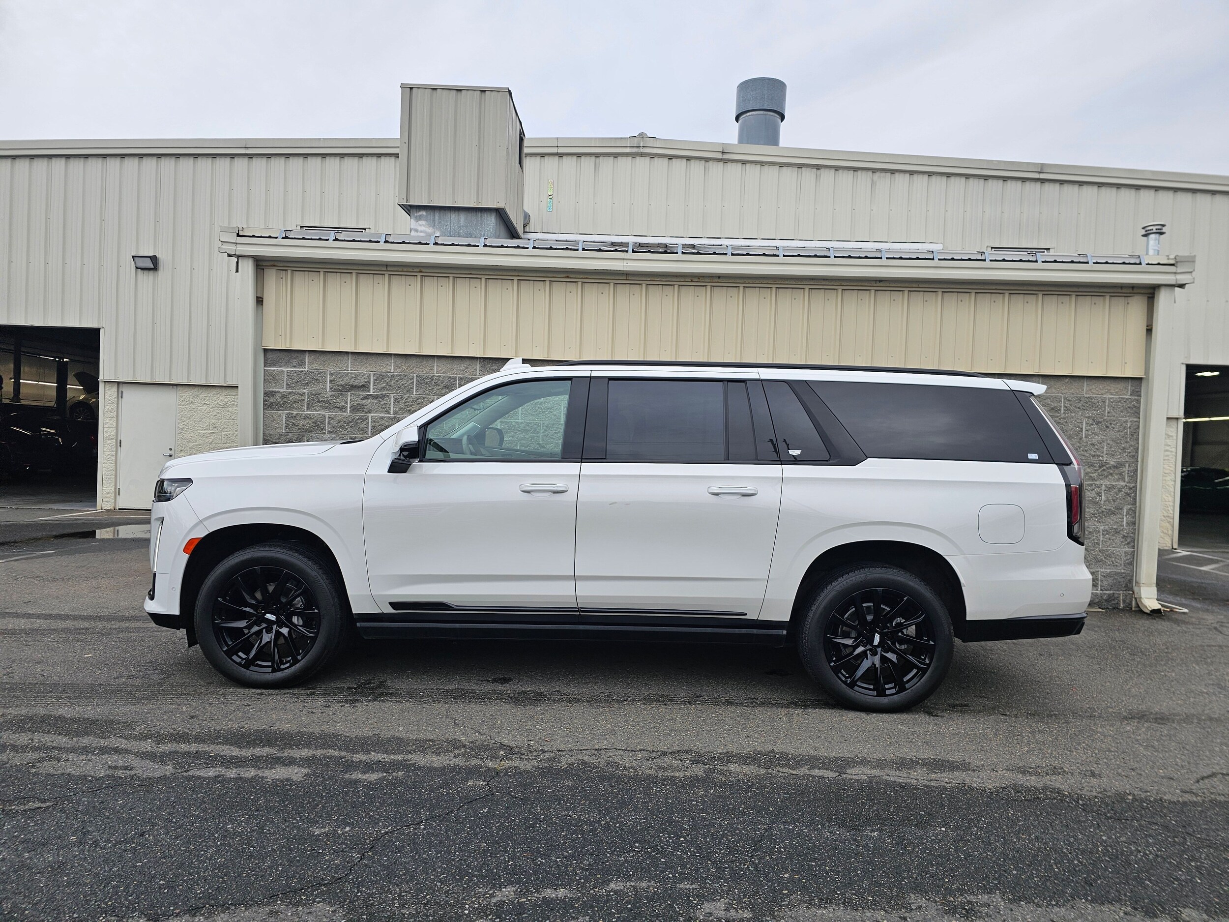 2024 Cadillac Escalade ESV Sport Platinum photo 2