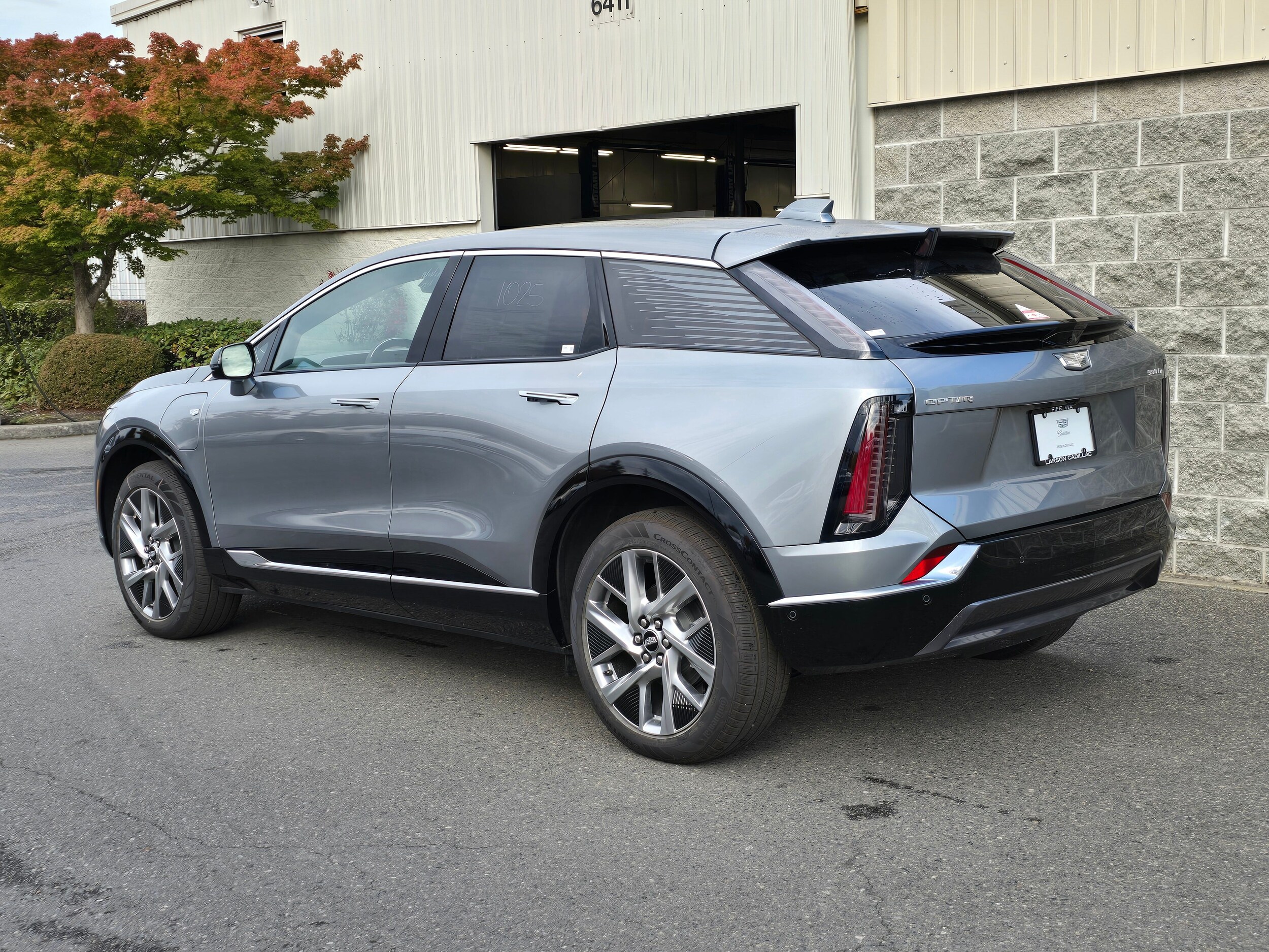 2025 Cadillac Optiq Luxury photo 3