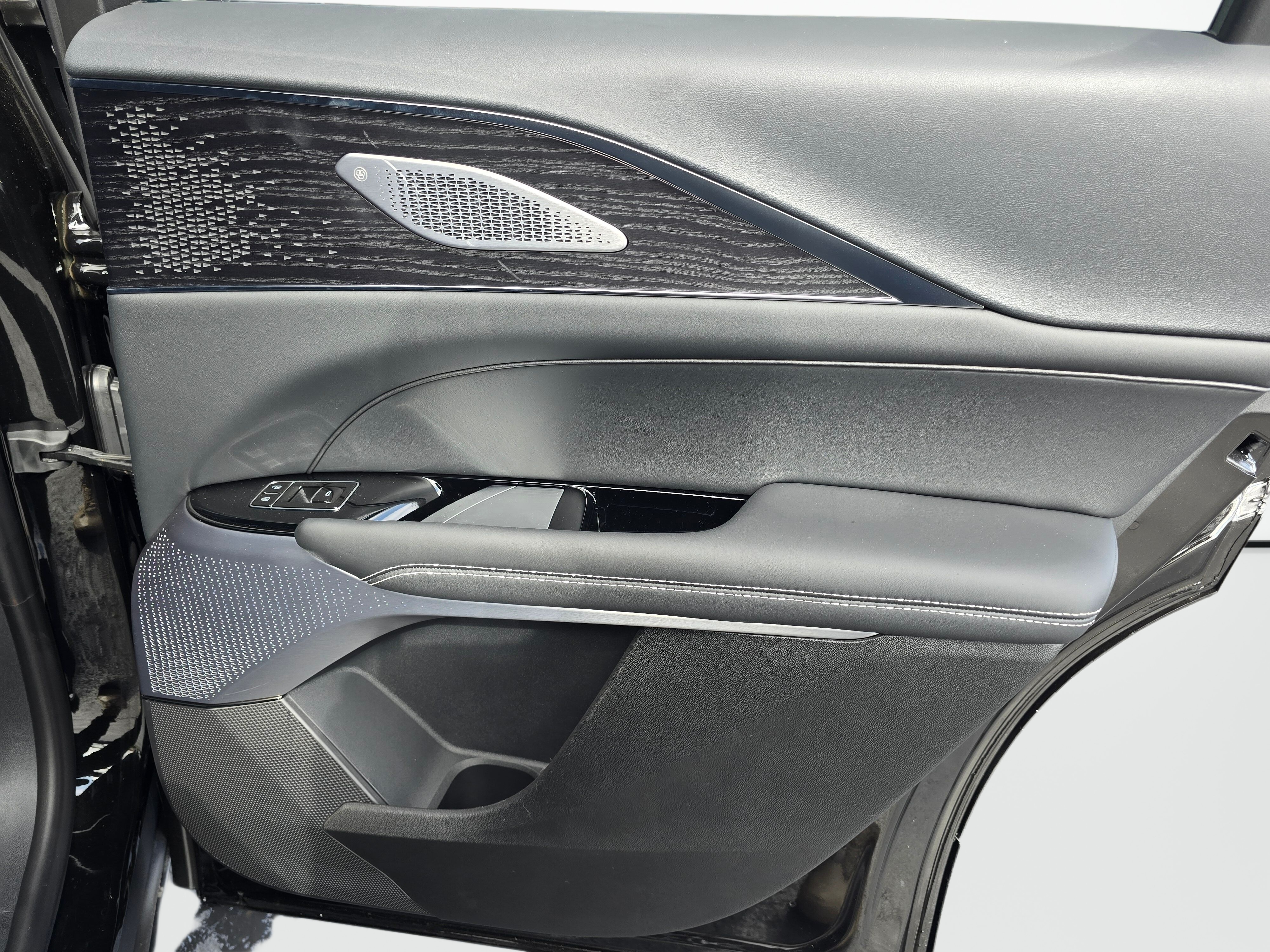 2027 Cadillac LYRIQ Signature Sport - Photo 25