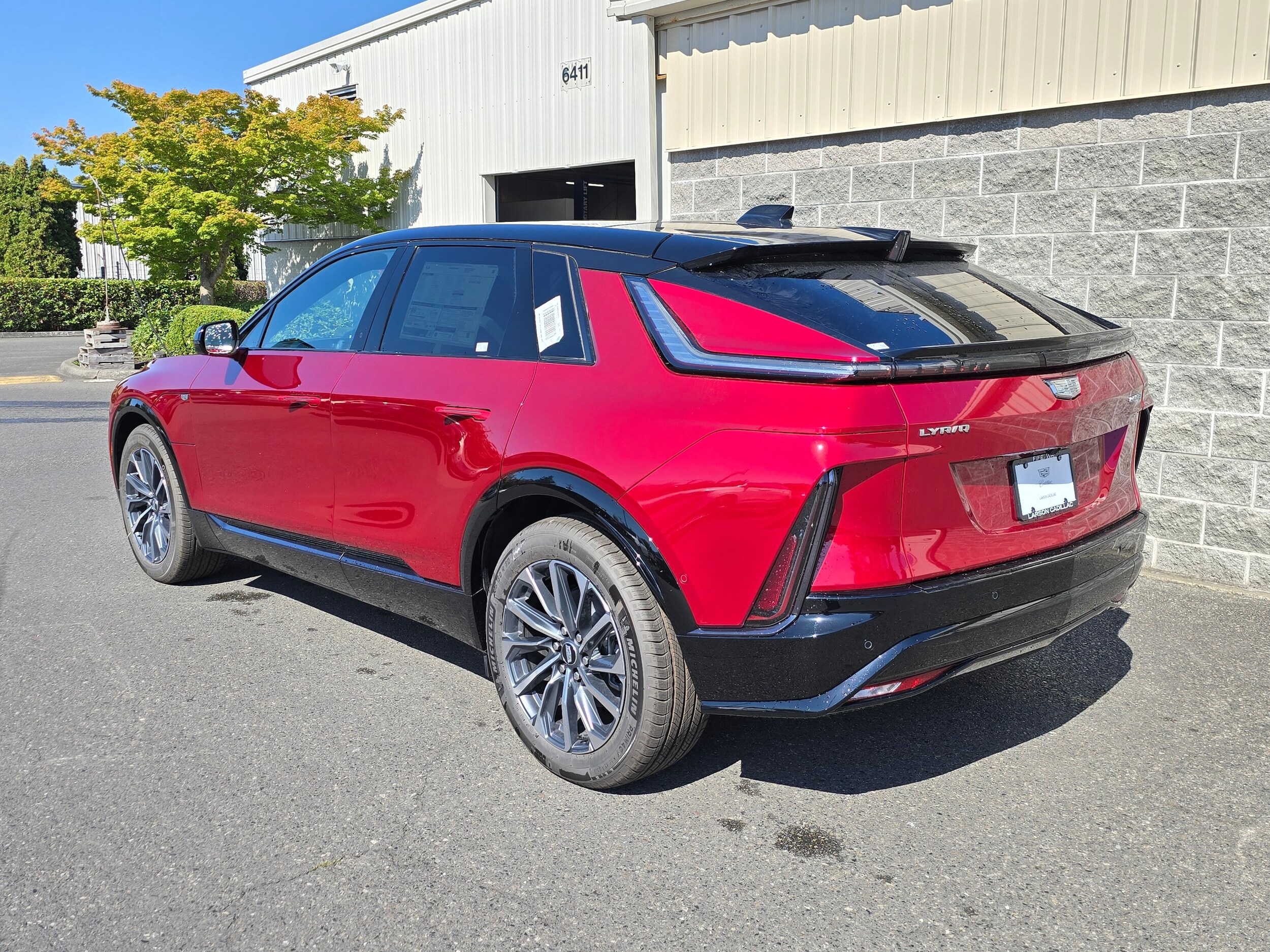 2025 Cadillac Lyriq Sport photo 2