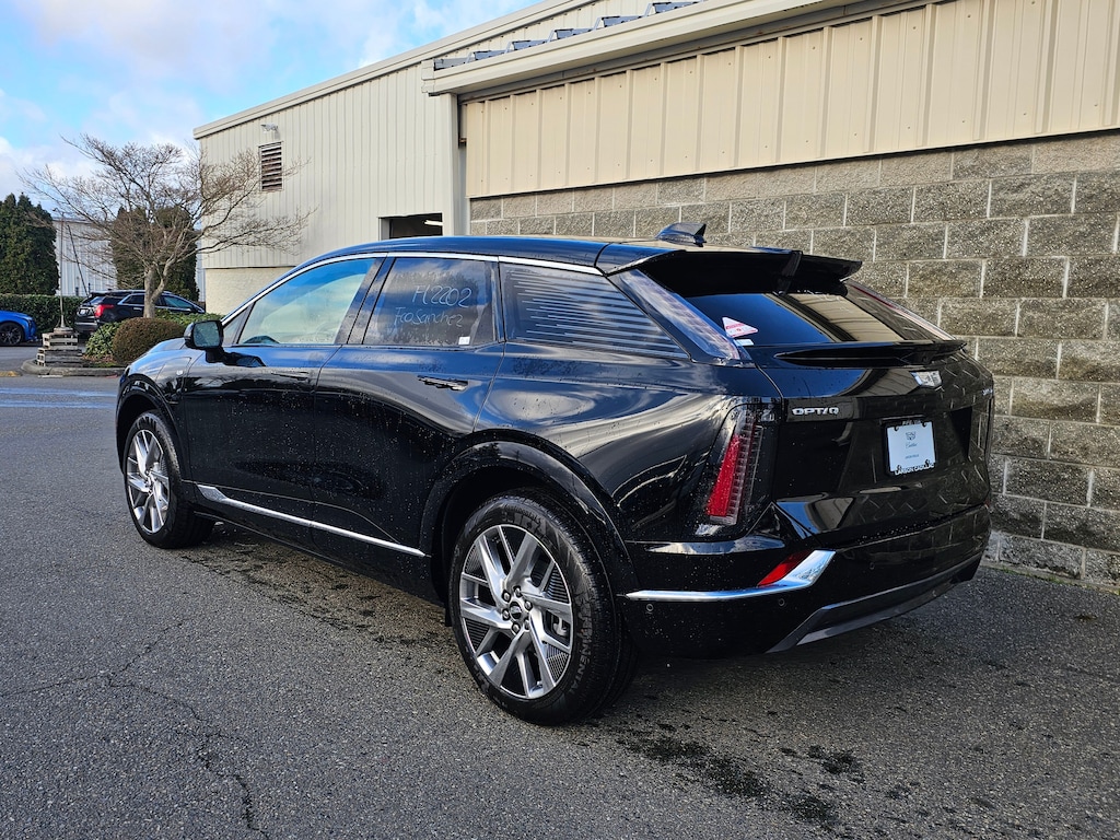 New 2026 CADILLAC OPTIQ Luxury SUV