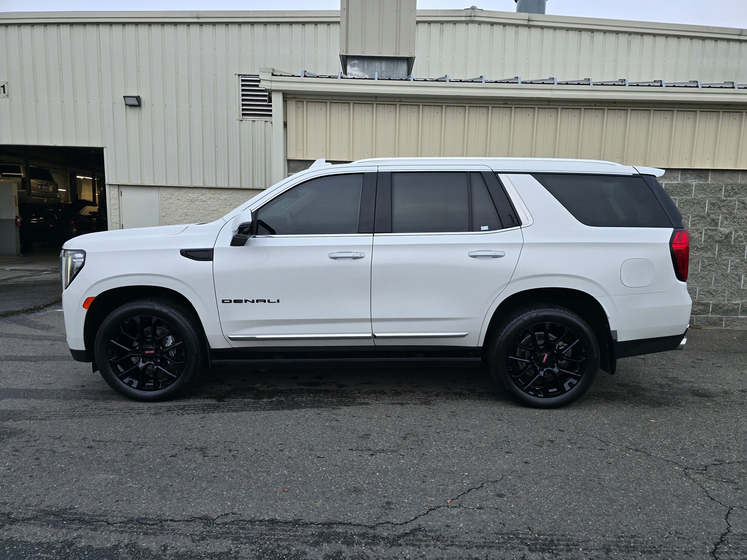 2023 Gmc Yukon Denali photo 2