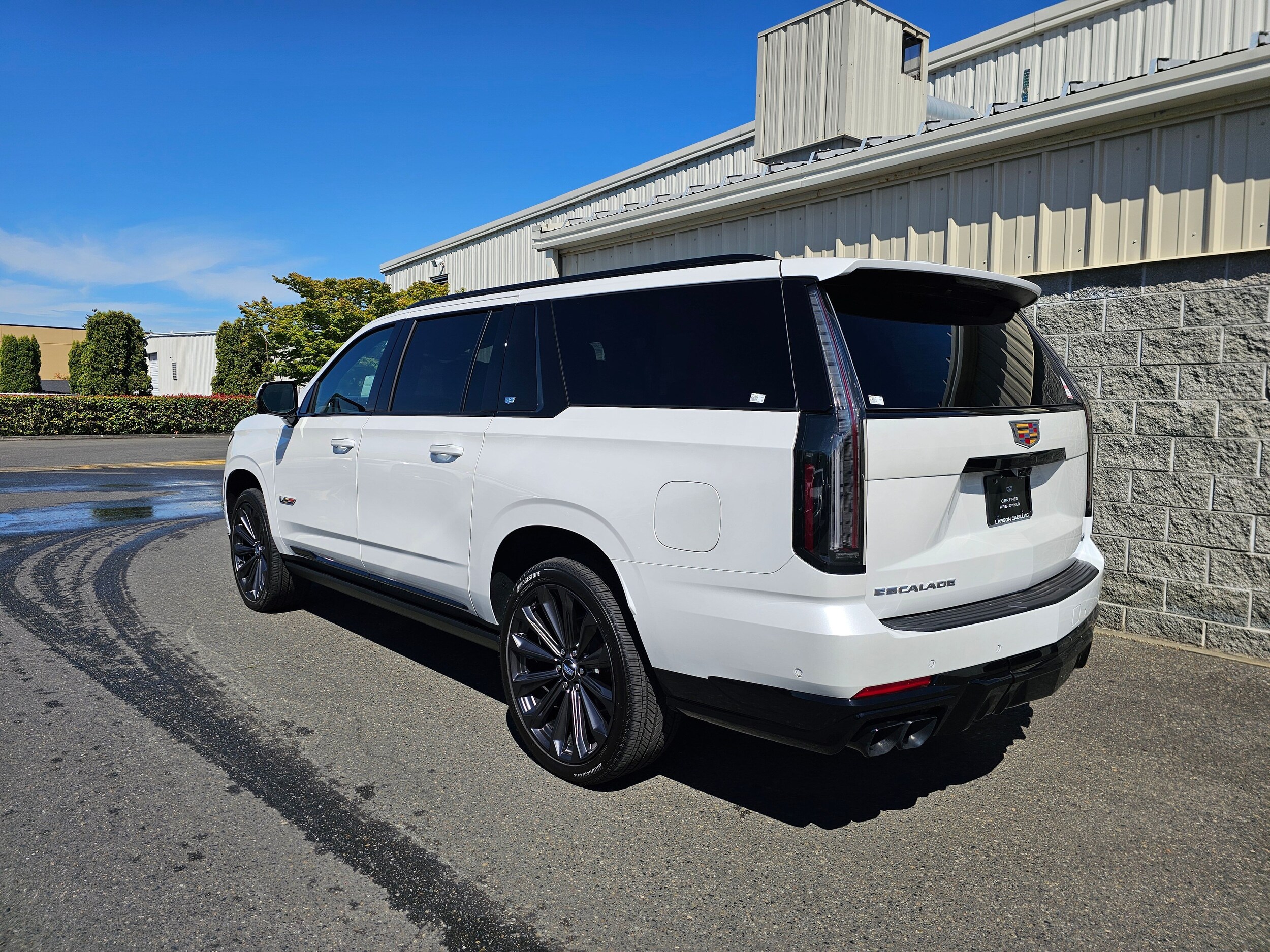 2025 Cadillac Escalade ESV V-Series photo 2