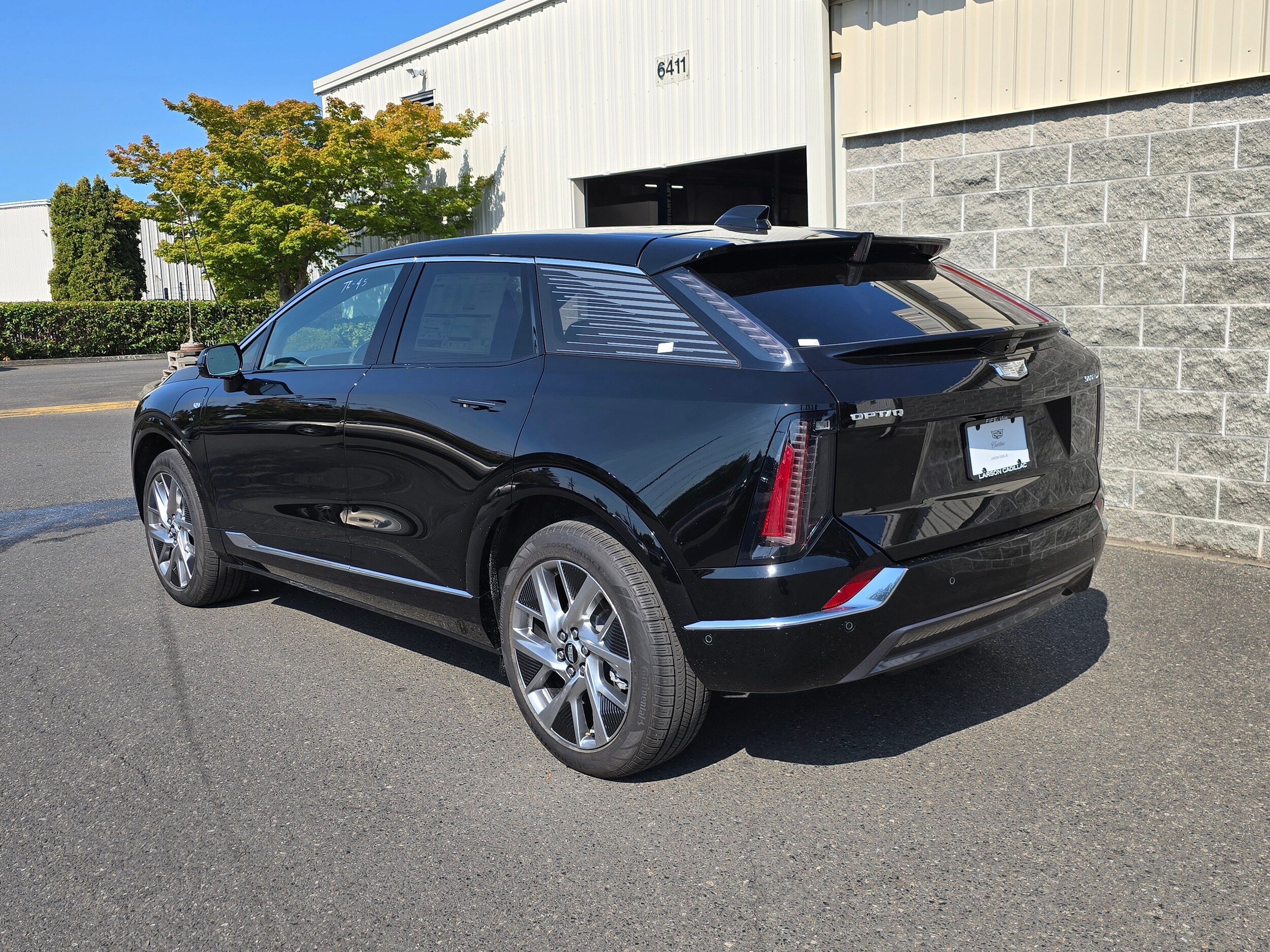2025 Cadillac Optiq Luxury photo 3