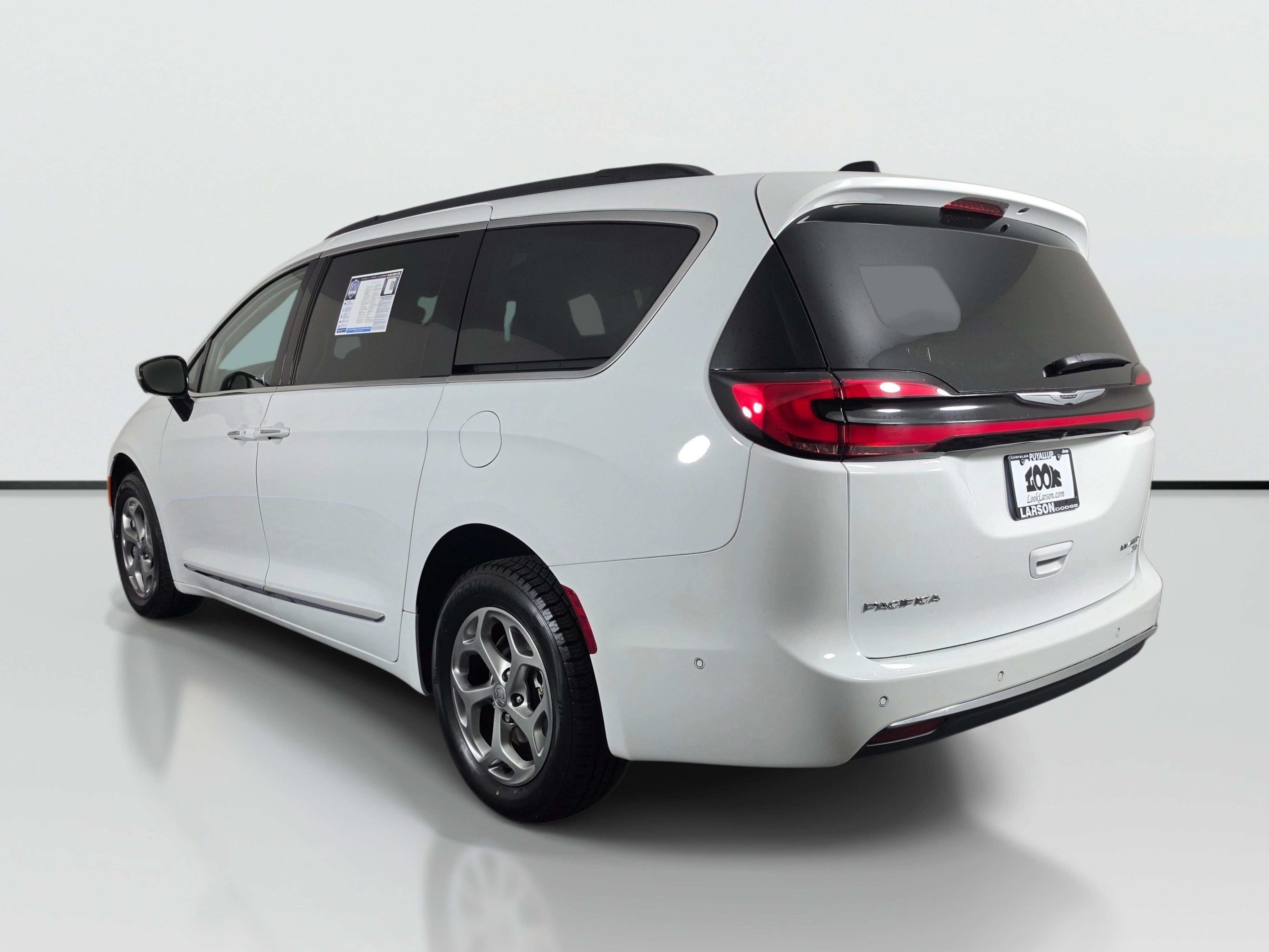 Used 2023 Chrysler Pacifica Limited Van Passenger Van