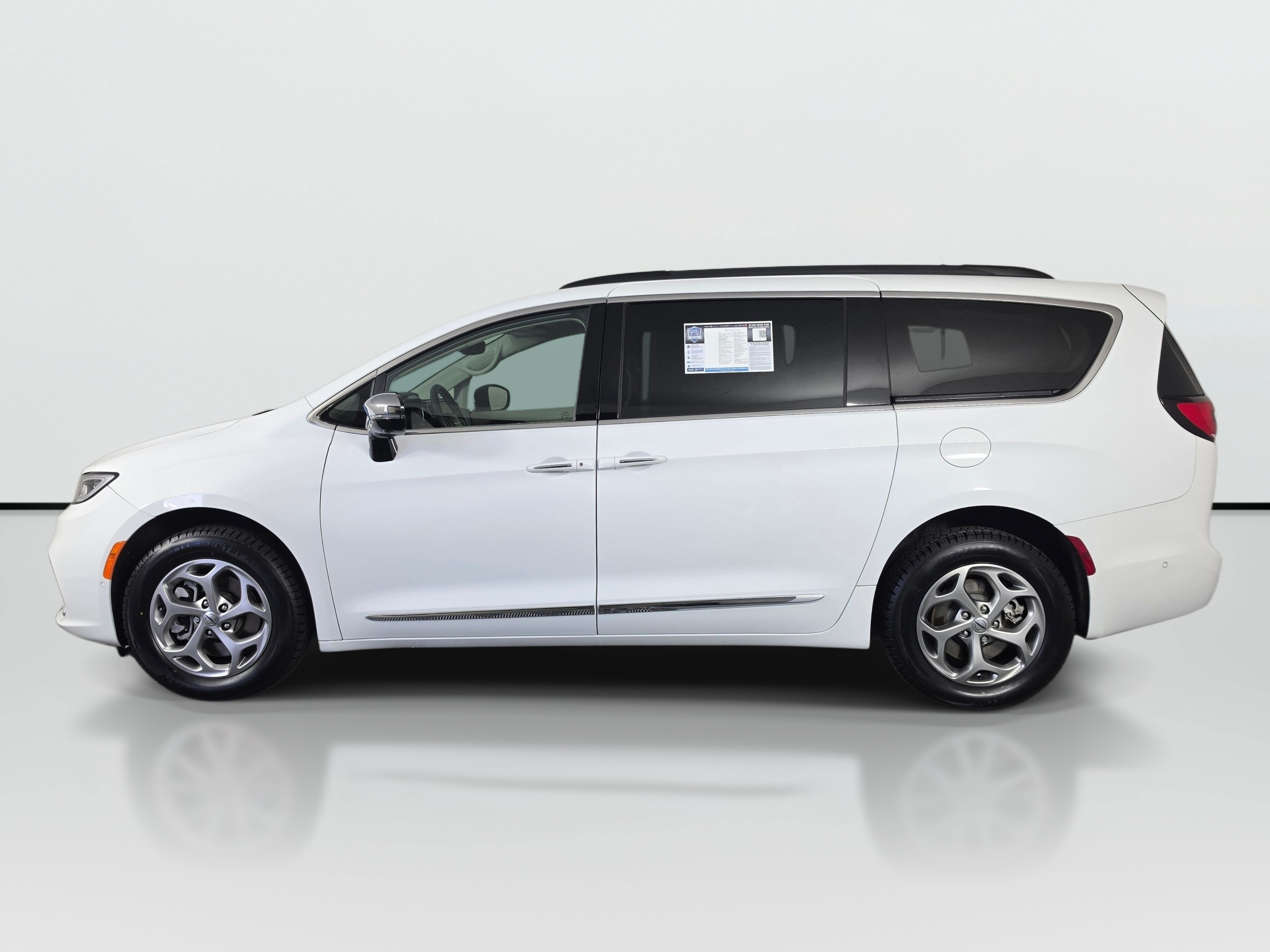 Used 2023 Chrysler Pacifica Limited Van Passenger Van