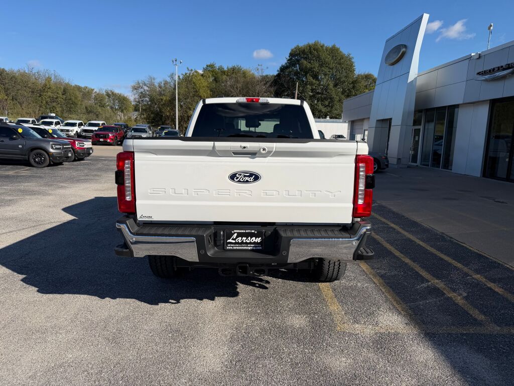 New 2027 Ford F-250 Super Duty Lariat Crew Cab