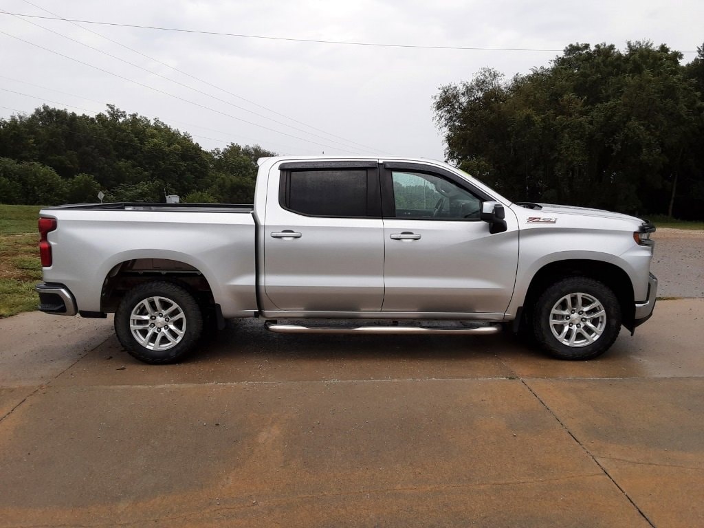 Used 2020 Chevrolet Silverado 1500 LT with VIN 3GCUYDED1LG252322 for sale in Nebraska City, NE