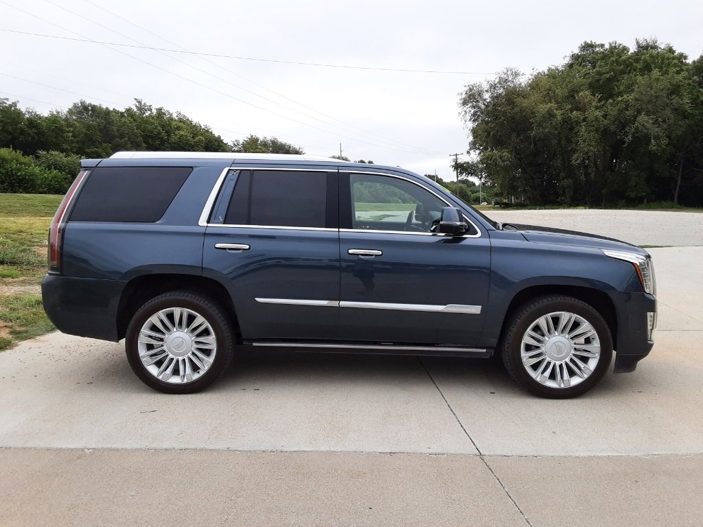 Used 2019 Cadillac Escalade Platinum with VIN 1GYS4DKJ4KR258167 for sale in Nebraska City, NE