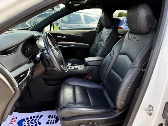2023 Cadillac XT4 Premium Luxury photo 2
