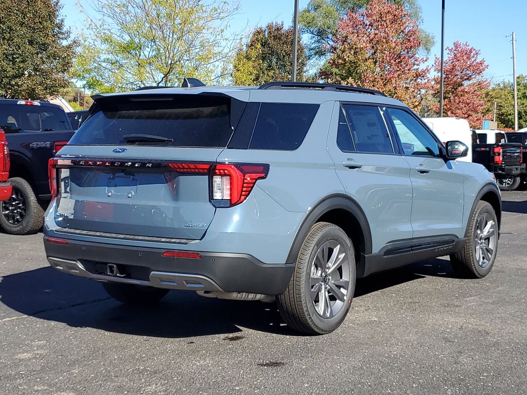 2026 Ford Explorer photo 3
