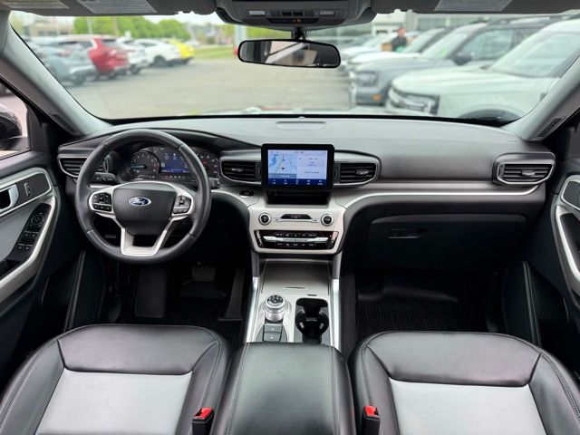 2023 Ford Explorer XLT 4WD's photo