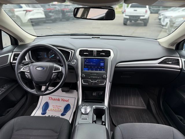 2020 Ford Fusion SE photo 3