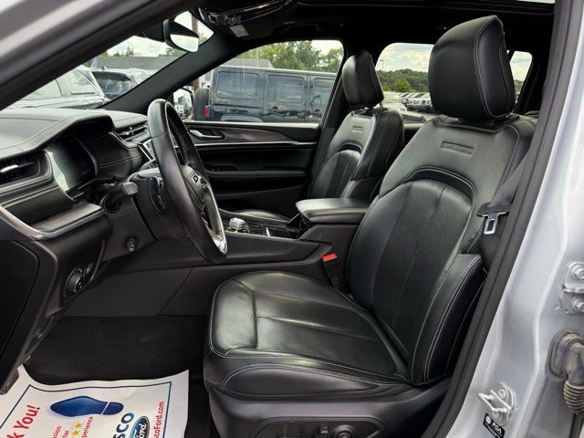 2021 Jeep Grand Cherokee Overland photo 2