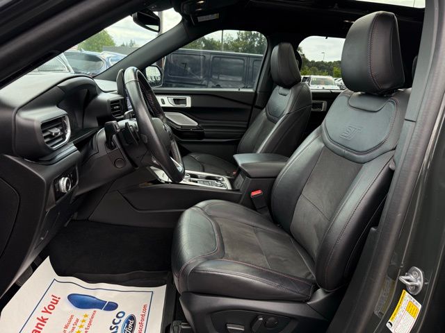 2023 Ford Explorer ST photo 2