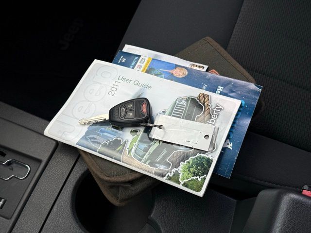 2011 Jeep Liberty Sport photo 4