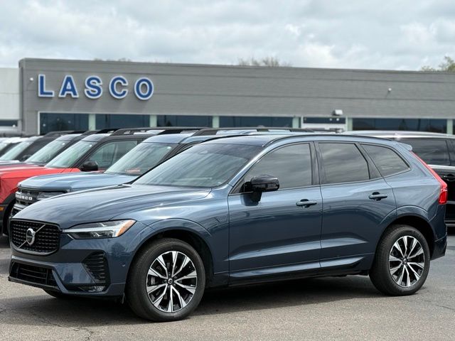 2023 Volvo XC60 B5 Plus Dark Theme AWD's photo