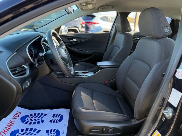 2023 Chevrolet Malibu 1LT photo 2