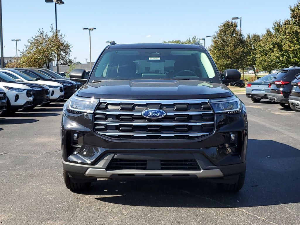 2025 Ford Explorer photo 2