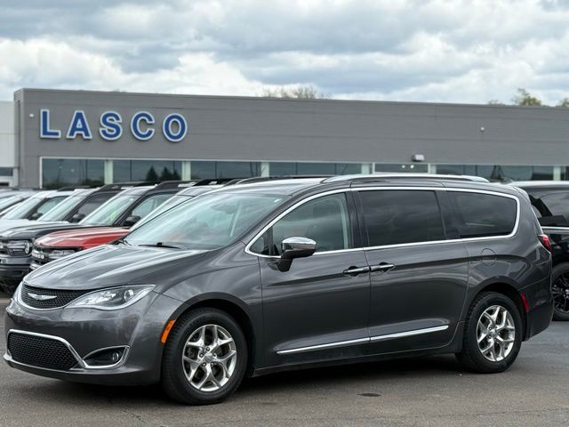 2019 Chrysler Pacifica Limited's photo