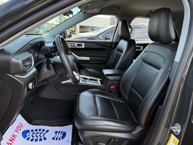 2022 Ford Explorer XLT photo 2