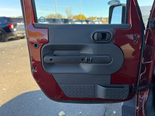 2010 Jeep Wrangler Unlimited Sahara photo 4