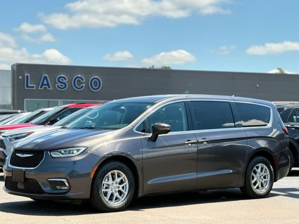 Certified 2023 Chrysler Pacifica Touring L Minivan/Van
