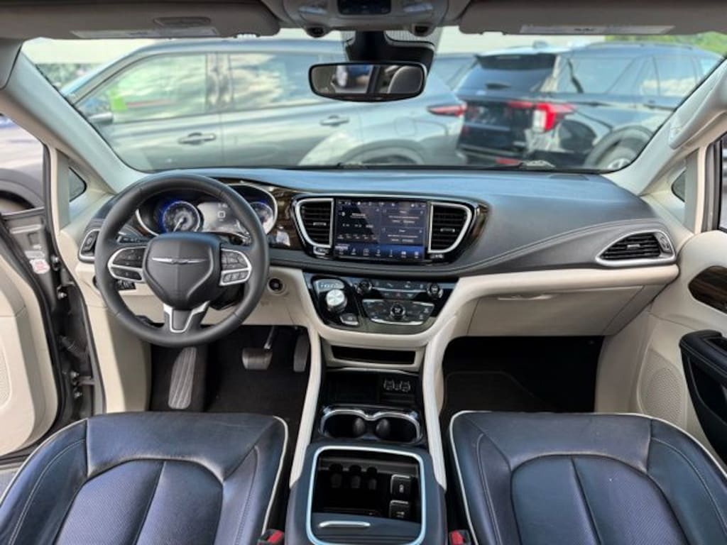Certified 2023 Chrysler Pacifica Limited Minivan/Van