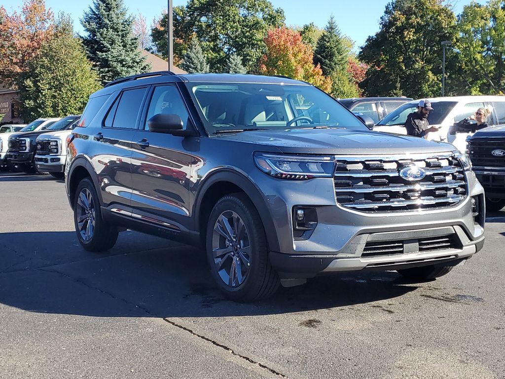 2026 Ford Explorer photo 3