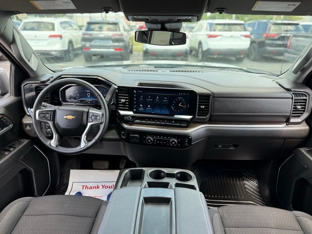 2025 Chevrolet Silverado 1500 LT photo 3