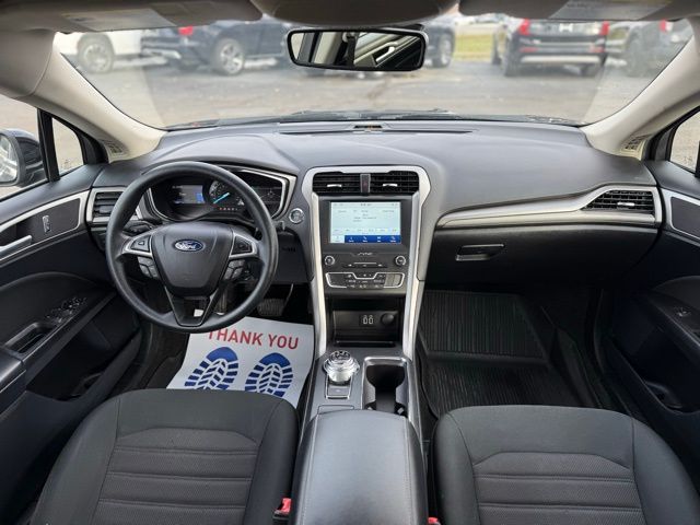 2020 Ford Fusion SE photo 3