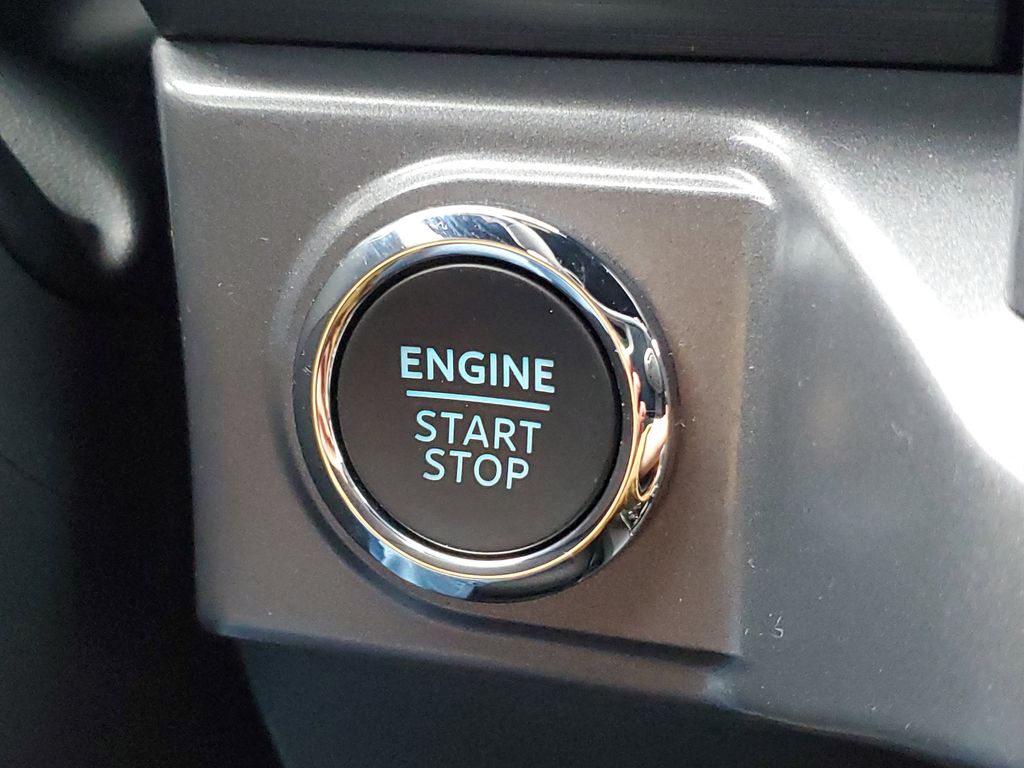 2025 Ford F-150 XLT - Photo 17